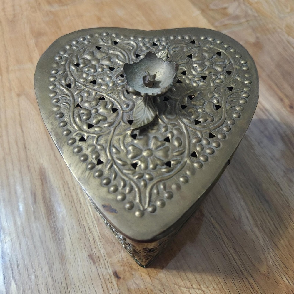 VINTAGE Floral Stamped Brass Heart Shaped Box w/Lid, Made in India 5" x 5" x  3"